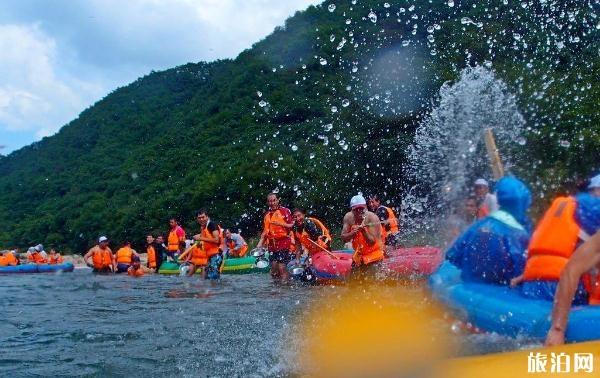 去漂流穿什么衣服合适 漂流穿什么鞋子好 漂流可以穿拖鞋吗